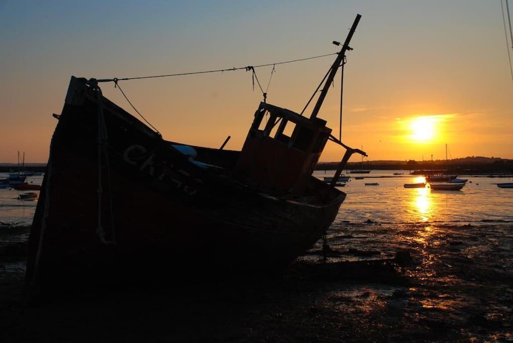 Bromans Barn A Beautiful Cottage By The Sea And Cudmore Nature Reserve 웨스트 머씨 외부 사진